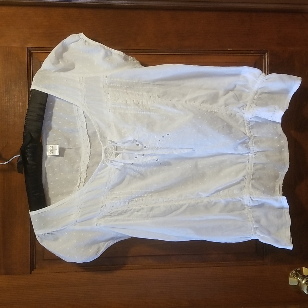 Sz L white eyelet top short sleeve tie nexk